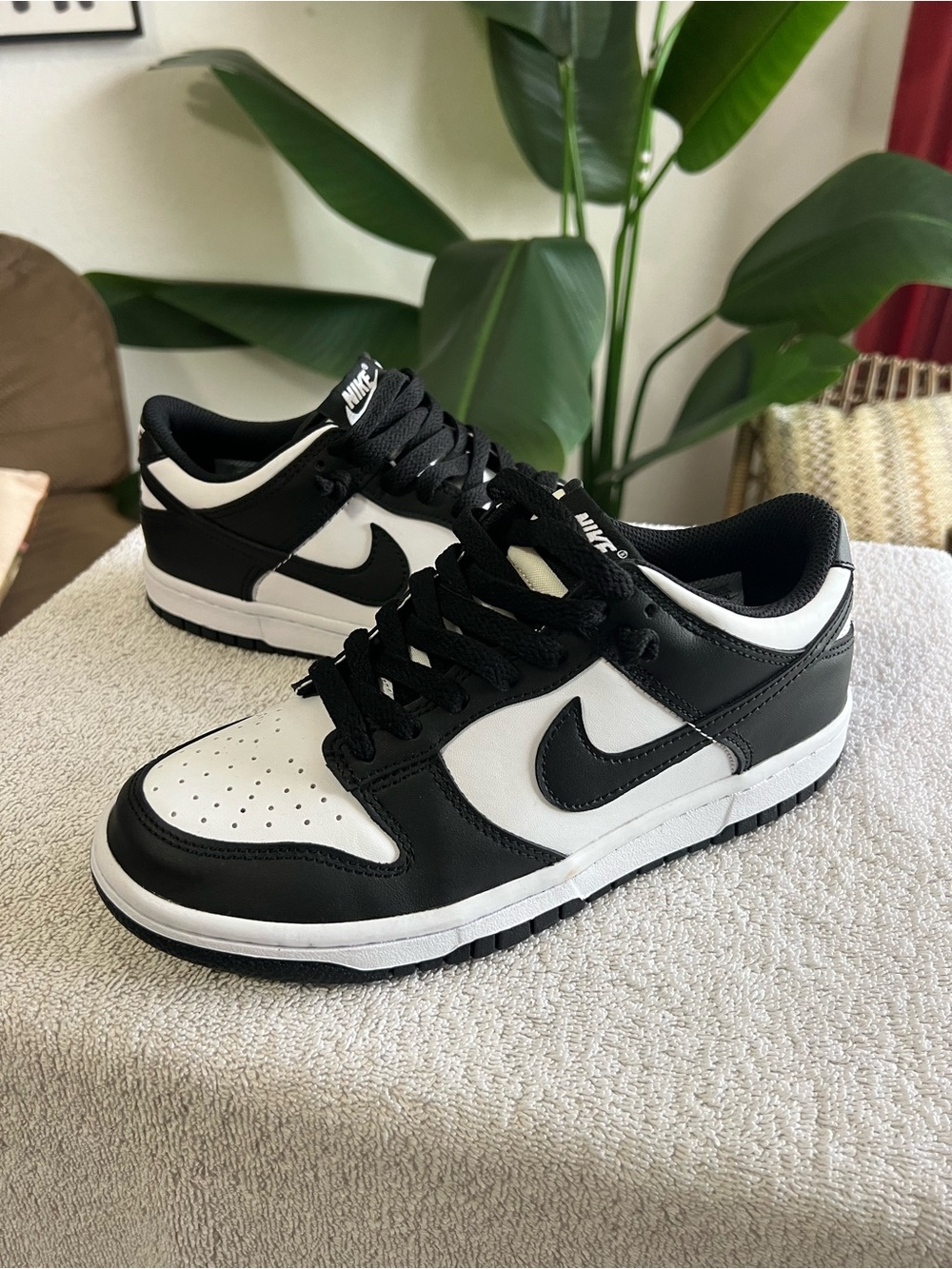 Nike Men's Black and White Low-Top Sneakers